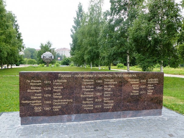 «Сволота» предложила Киеву разорвать отношения с городами-побратимами РФ «Сволота» предложила Киеву разорвать отношения с городами-побратимами РФ