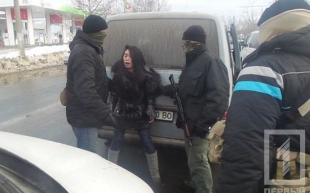 В Одессе сотрудники СБУ избили вьетнамца и забрали у него 800 тыс. гривен В Одессе сотрудники СБУ избили вьетнамца и забрали у него 800 тыс. гривен