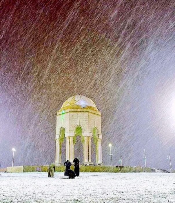 Природа сошла с ума: Снег в Рафха, Саудовская Аравия Природа сошла с ума: Снег в Рафха, Саудовская Аравия