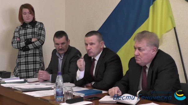 В Геническе появляются надписи "Новороссия", власти жалуются, что не успевают их закрашивать