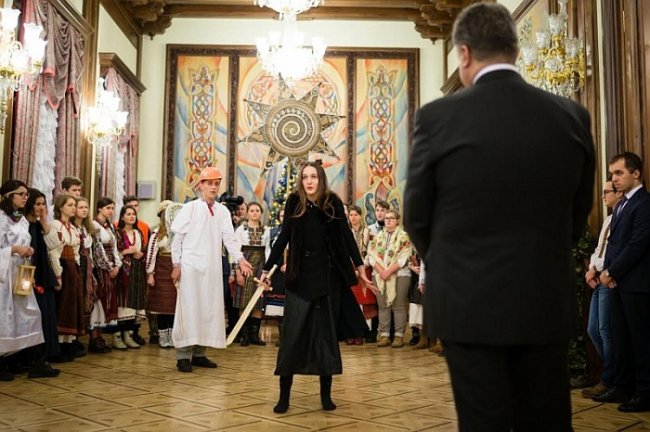 Рогуль Порошенко: Вертеп стал символом изменений в Украине  