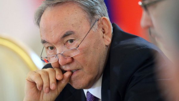 Назарбаев распустил парламент и призвал «жить по средствам