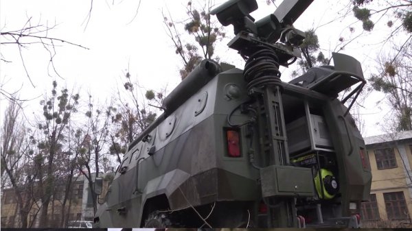 Завод Порошенко "Ленинская Кузница" представил новейший бронеавтомобиль с системой РЭБ