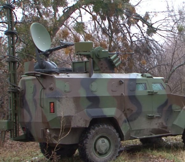 Завод Порошенко "Ленинская Кузница" представил новейший бронеавтомобиль с системой РЭБ