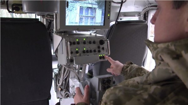 Завод Порошенко "Ленинская Кузница" представил новейший бронеавтомобиль с системой РЭБ