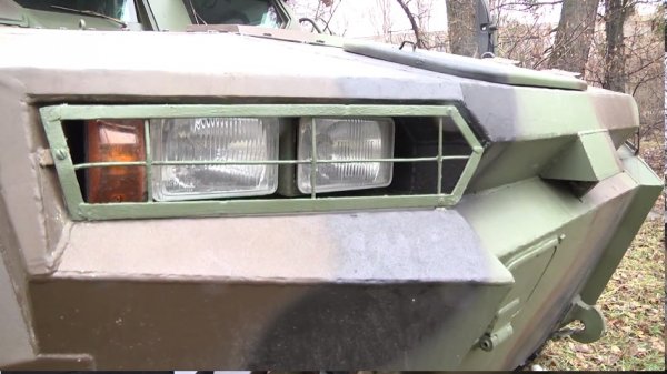 Завод Порошенко "Ленинская Кузница" представил новейший бронеавтомобиль с системой РЭБ