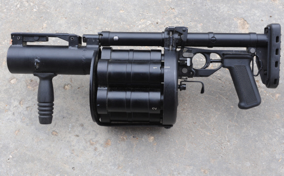 Мужчина в форме ВМС Украины прогулялся с гранатомётом по Петербургу Мужчина в форме ВМС Украины прогулялся с гранатомётом по Петербургу