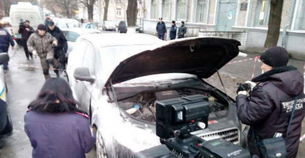 В Киеве подорвали машину адвоката, защищающего подозреваемых в убийстве Бузины В Киеве подорвали машину адвоката, защищающего подозреваемых в убийстве Бузины