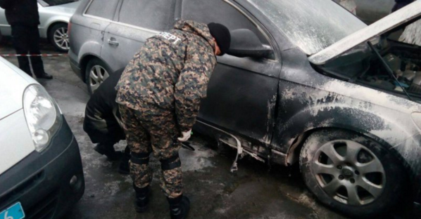 В Киеве подорвали машину адвоката, защищающего подозреваемых в убийстве Бузины В Киеве подорвали машину адвоката, защищающего подозреваемых в убийстве Бузины