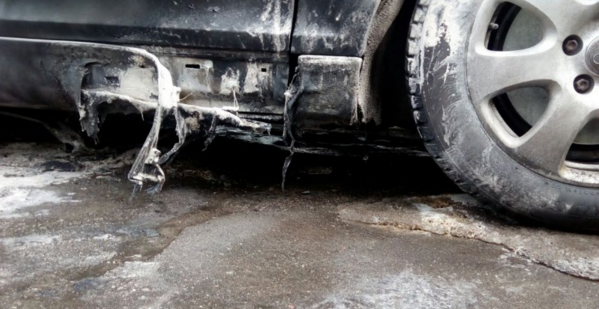 В Киеве подорвали машину адвоката, защищающего подозреваемых в убийстве Бузины В Киеве подорвали машину адвоката, защищающего подозреваемых в убийстве Бузины