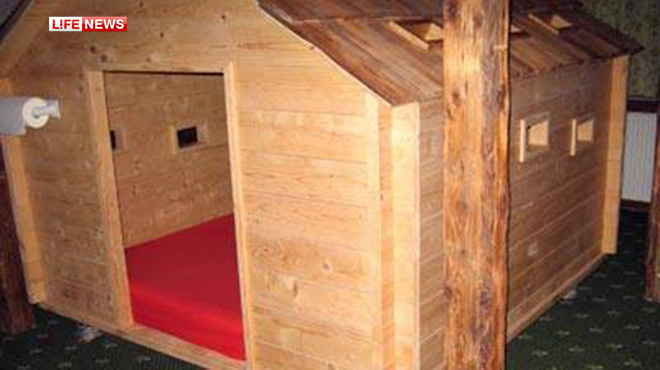 Беженцы выселили свингеров из популярного секс-клуба Австрии Беженцы выселили свингеров из популярного секс-клуба Австрии