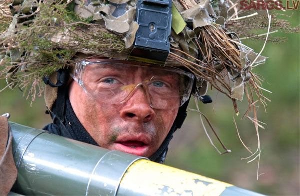 Запад подставил под удар эстонских дуралеев, а те рады стараться! Запад подставил под удар эстонских дуралеев, а те рады стараться!