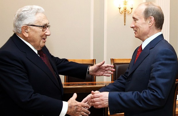 Киссинджер прилетел в Москву торговать Америкой. Оптом и в розницу…