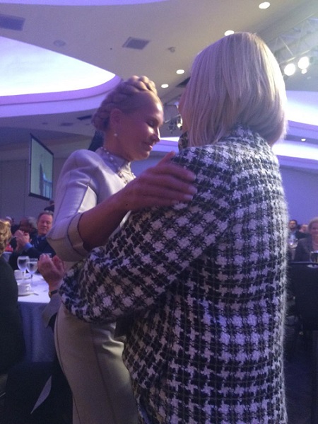 Молиться. Любить. «Сестры» Тимошенко и Герман целовались взасос перед Обамой Молиться. Любить. «Сестры» Тимошенко и Герман целовались взасос перед Обамой