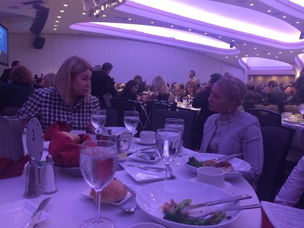 Молиться. Любить. «Сестры» Тимошенко и Герман целовались взасос перед Обамой Молиться. Любить. «Сестры» Тимошенко и Герман целовались взасос перед Обамой