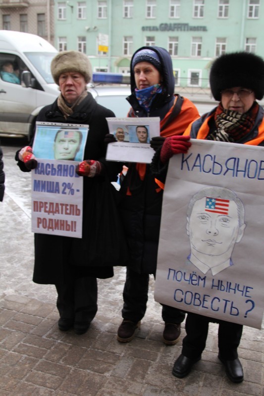 Как Михаил Касьянов ходил "в народ" и уговаривал его поменять власть Как Михаил Касьянов ходил "в народ" и уговаривал его поменять власть
