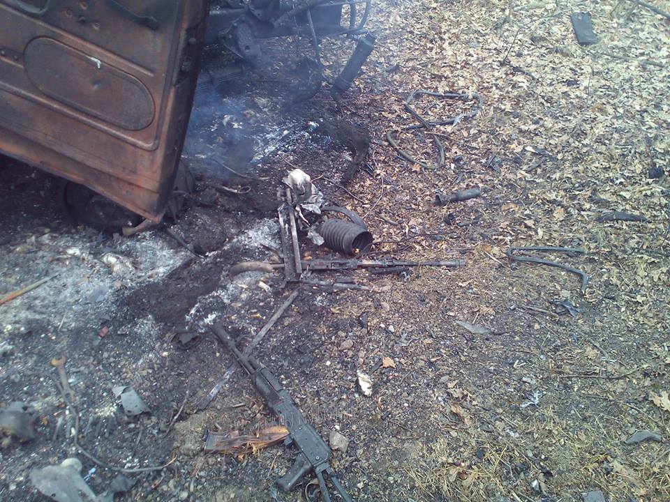 На Донбассе подорвался грузовик с продуктами и бойцами "АТО" На Донбассе подорвался грузовик с продуктами и бойцами "АТО"