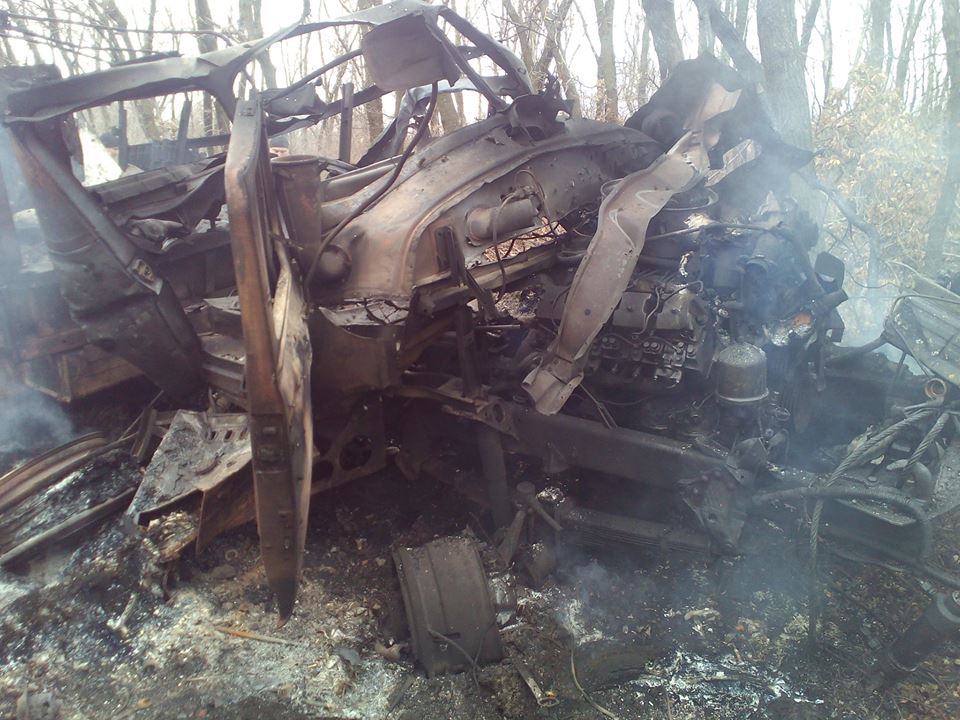 На Донбассе подорвался грузовик с продуктами и бойцами "АТО" На Донбассе подорвался грузовик с продуктами и бойцами "АТО"