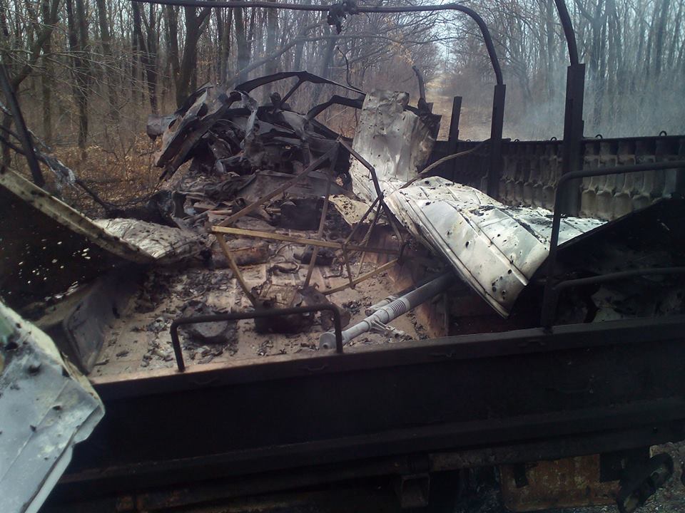 На Донбассе подорвался грузовик с продуктами и бойцами "АТО" На Донбассе подорвался грузовик с продуктами и бойцами "АТО"