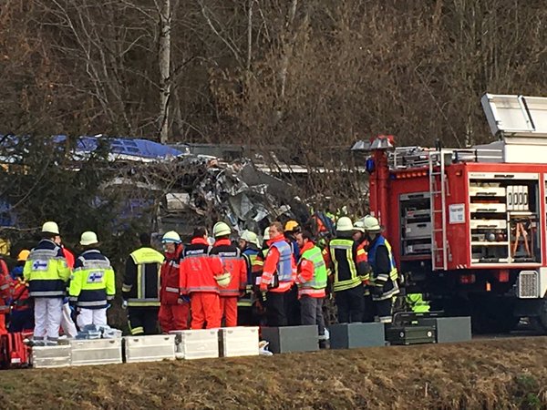 При столкновении поездов в Германии ранены почти 100 человек
