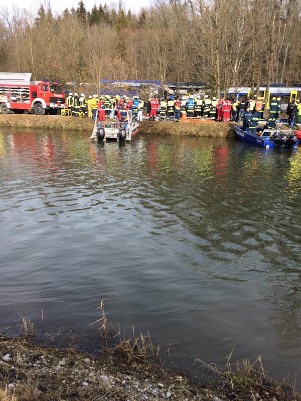 При столкновении поездов в Германии ранены почти 100 человек При столкновении поездов в Германии ранены почти 100 человек