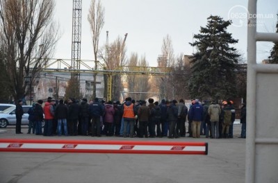 В Мариуполе протестует судоремонтный завод: работникам не выплачивают зарплату В Мариуполе протестует судоремонтный завод: работникам не выплачивают зарплату