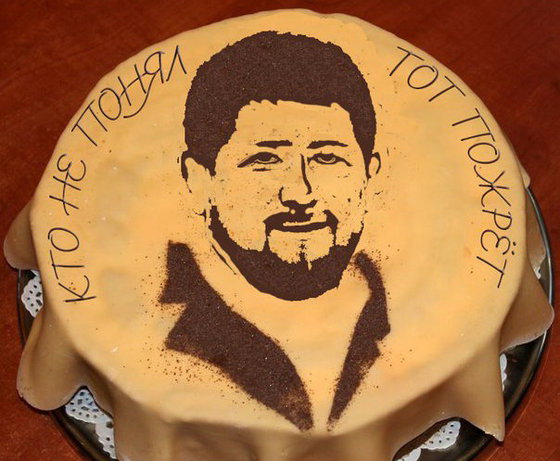 "Уже сравнив бросок торта в Касьянова с расстрелом редакции Шарли Ебдо" "Уже сравнив бросок торта в Касьянова с расстрелом редакции Шарли Ебдо"