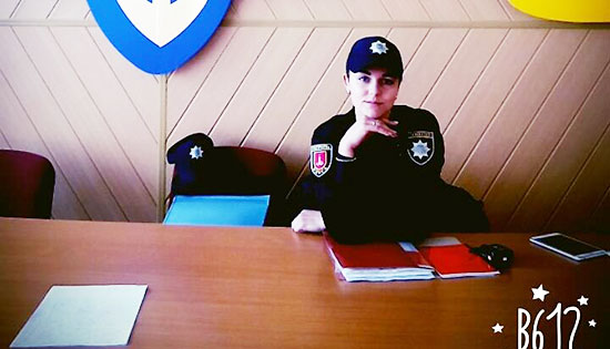 Женщина-патрульная уволилась из одесской полиции: со словами: «Я не хочу калечить людей, как мои коллеги» Женщина-патрульная уволилась из одесской полиции: со словами: «Я не хочу калечить людей, как мои коллеги»