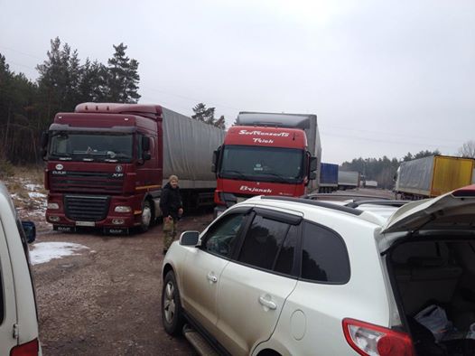 Житомирский «автомайдан» придумал себе работу — блокировать движение российских фур на дорогах области Житомирский «автомайдан» придумал себе работу — блокировать движение российских фур на дорогах области