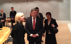 Премьер Баварии заставил Порошенко дожидаться встречи в коридоре Премьер Баварии заставил Порошенко дожидаться встречи в коридоре