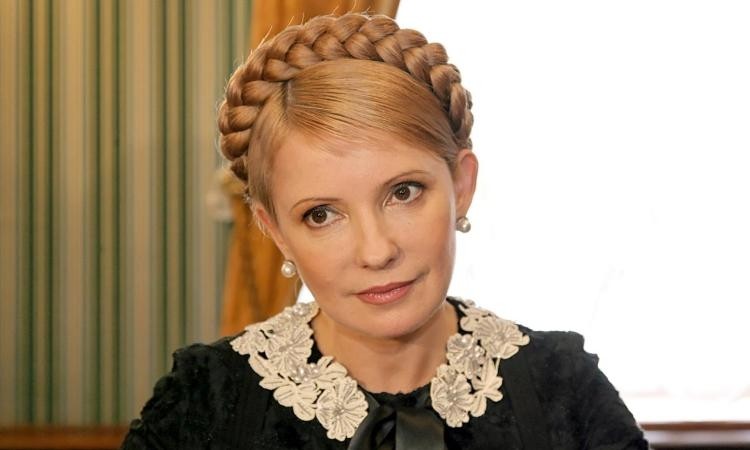 Тимошенко и Березюк собирают подписи за отставку Яценюка Тимошенко и Березюк собирают подписи за отставку Яценюка