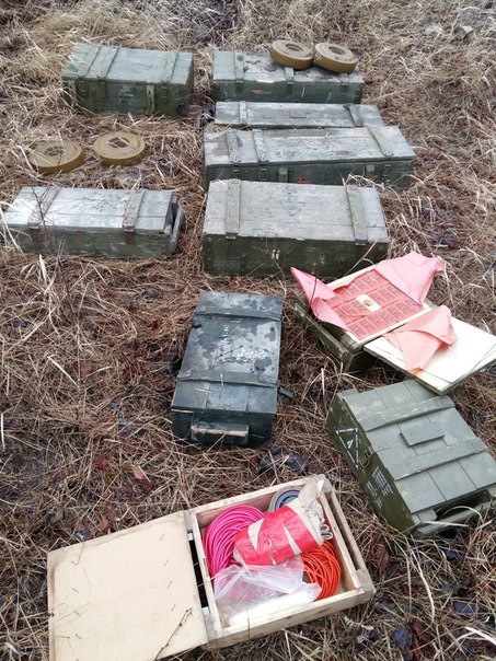 Сводка от НМ ЛНР 15 февраля 2016 года. В ЛНР накрыли ДРГ ВСУ и разорили тайник с оружием Сводка от НМ ЛНР 15 февраля 2016 года. В ЛНР накрыли ДРГ ВСУ и разорили тайник с оружием