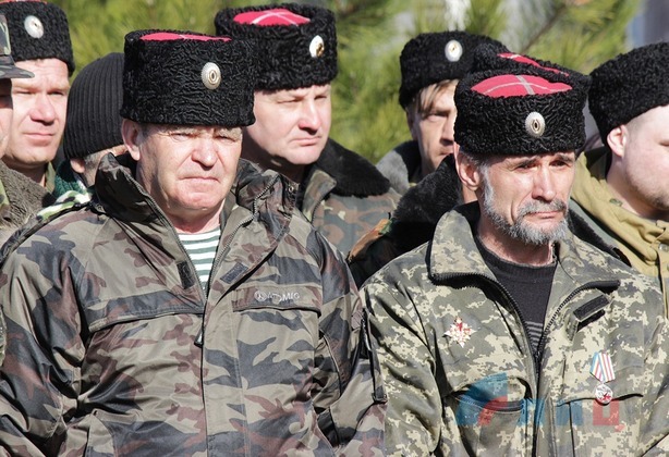 Жители поселка Центральный увековечили память погибших в боях за Дебальцево Жители поселка Центральный увековечили память погибших в боях за Дебальцево