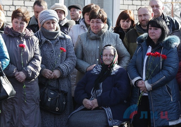 Жители поселка Центральный увековечили память погибших в боях за Дебальцево Жители поселка Центральный увековечили память погибших в боях за Дебальцево