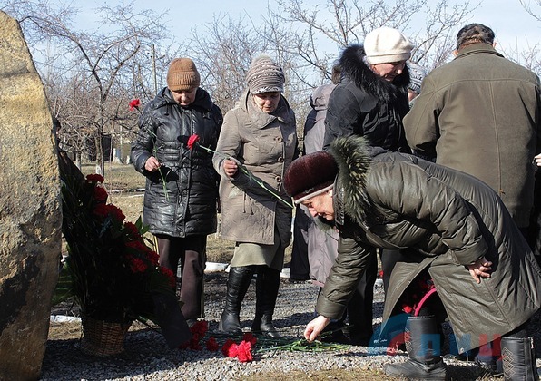 Жители поселка Центральный увековечили память погибших в боях за Дебальцево Жители поселка Центральный увековечили память погибших в боях за Дебальцево
