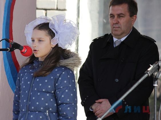 Жители поселка Центральный увековечили память погибших в боях за Дебальцево Жители поселка Центральный увековечили память погибших в боях за Дебальцево