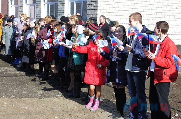 Жители поселка Центральный увековечили память погибших в боях за Дебальцево Жители поселка Центральный увековечили память погибших в боях за Дебальцево