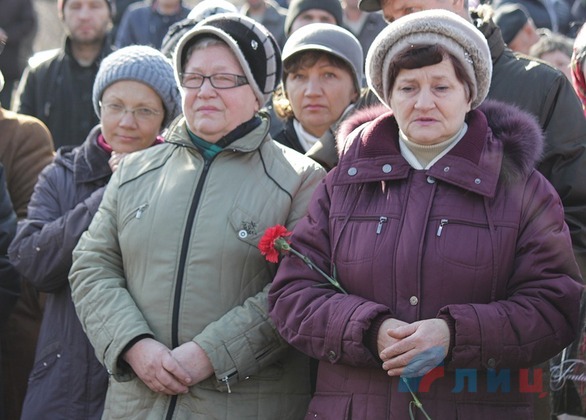 Жители поселка Центральный увековечили память погибших в боях за Дебальцево Жители поселка Центральный увековечили память погибших в боях за Дебальцево