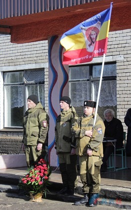 Жители поселка Центральный увековечили память погибших в боях за Дебальцево Жители поселка Центральный увековечили память погибших в боях за Дебальцево