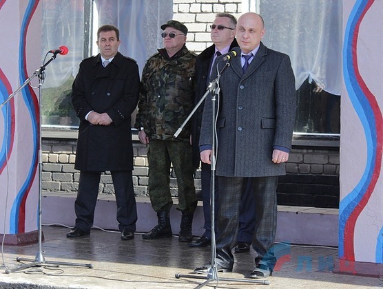 Жители поселка Центральный увековечили память погибших в боях за Дебальцево Жители поселка Центральный увековечили память погибших в боях за Дебальцево