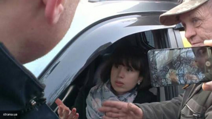 Врачи из психбольницы ловят украинского депутата на угнанной машине Врачи из психбольницы ловят украинского депутата на угнанной машине