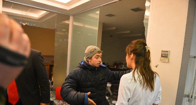 В Киеве идут погромы. «ПСы» захватили Отель "Козацкий" и заявили о начале нового Майдана. На улицы вышел вооруженный спецназ МВД В Киеве идут погромы. «ПСы» захватили Отель "Козацкий" и заявили о начале нового Майдана. На улицы вышел вооруженный спецназ МВД