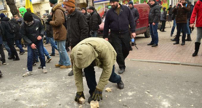 В Киеве идут погромы. «ПСы» захватили Отель "Козацкий" и заявили о начале нового Майдана. На улицы вышел вооруженный спецназ МВД В Киеве идут погромы. «ПСы» захватили Отель "Козацкий" и заявили о начале нового Майдана. На улицы вышел вооруженный спецназ МВД