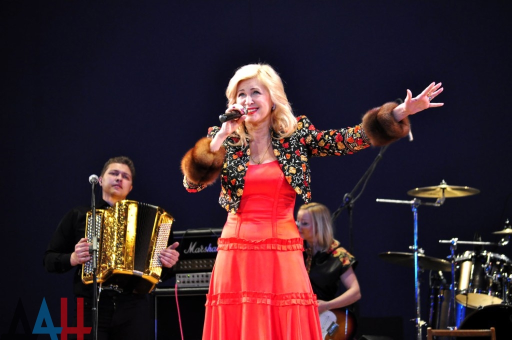 Торжественные мероприятия в Республиках Новороссии посвященные Дню защитника Отечества