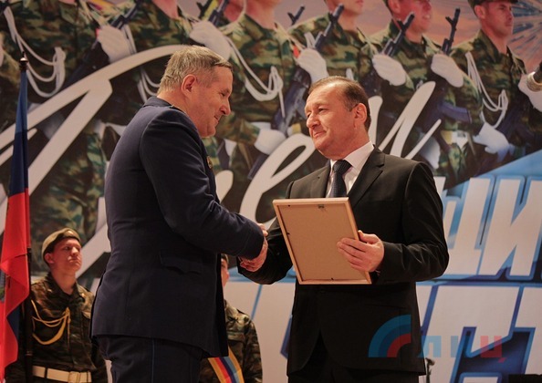 Торжественные мероприятия в Республиках Новороссии посвященные Дню защитника Отечества