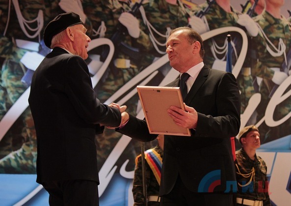 Торжественные мероприятия в Республиках Новороссии посвященные Дню защитника Отечества