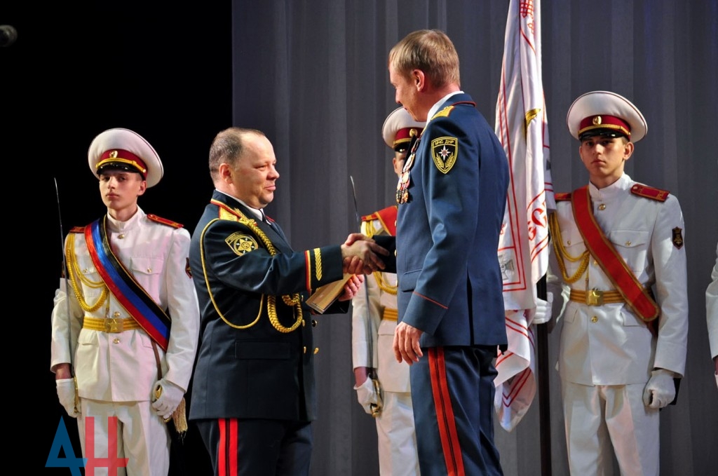 Торжественные мероприятия в Республиках Новороссии посвященные Дню защитника Отечества