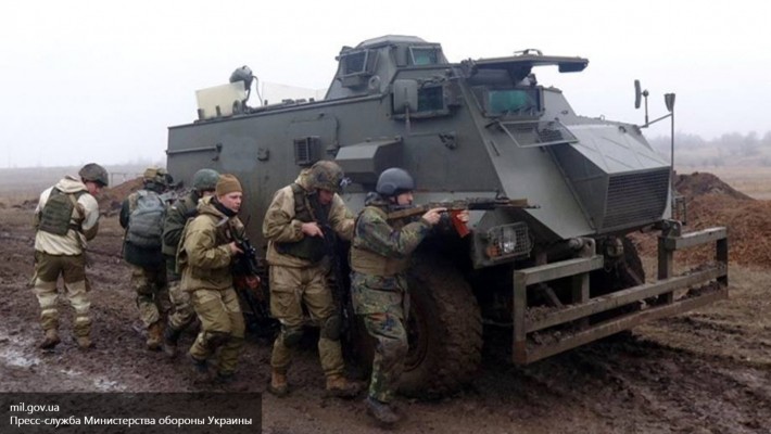 Киев перебросил в Донбасс 40 единиц бронетехники и азиаток-снайперов Киев перебросил в Донбасс 40 единиц бронетехники и азиаток-снайперов