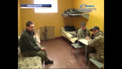 Шок: полицейских, бежавших из ЛНР, на Украине поселили в камерах КПЗ