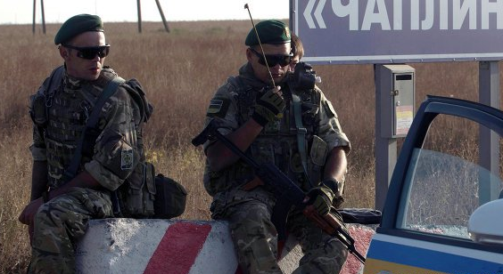 Украинские пограничники приостановили пропуск авто на границе с Крымом Украинские пограничники приостановили пропуск авто на границе с Крымом